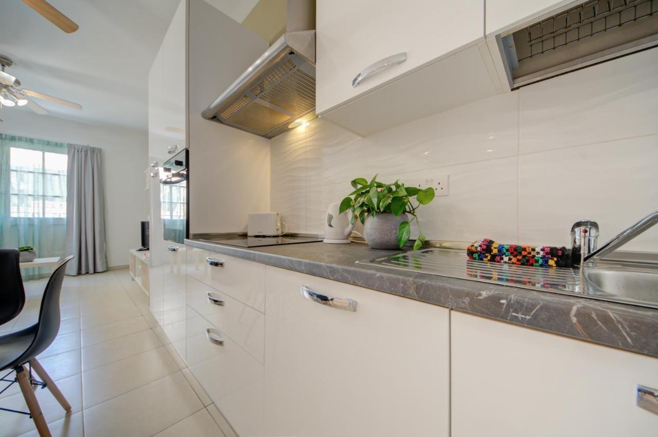 Azure Haven - Gzira Apartments And Penthouse By Shortletsmalta エクステリア 写真