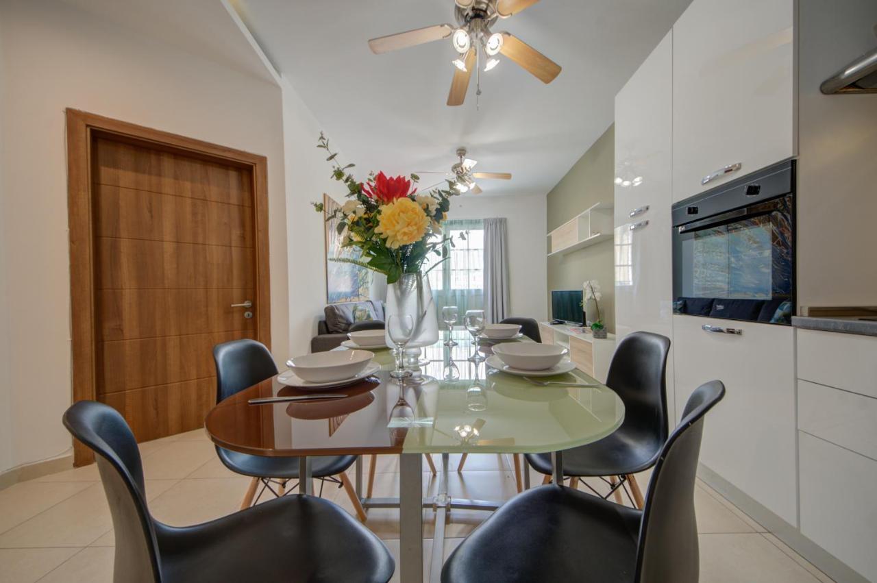 Azure Haven - Gzira Apartments And Penthouse By Shortletsmalta エクステリア 写真