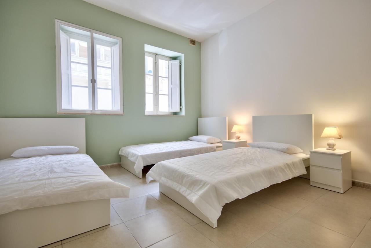 Azure Haven - Gzira Apartments And Penthouse By Shortletsmalta エクステリア 写真