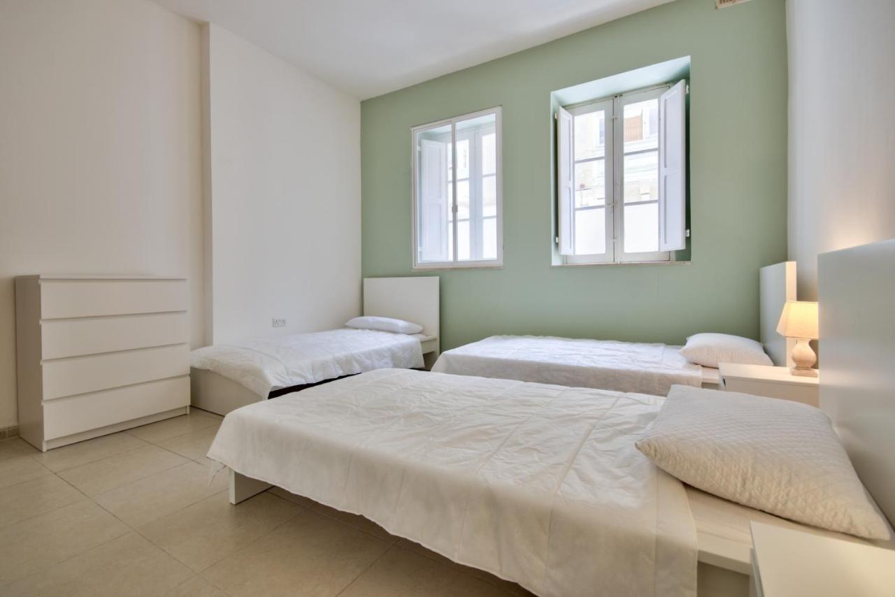 Azure Haven - Gzira Apartments And Penthouse By Shortletsmalta エクステリア 写真