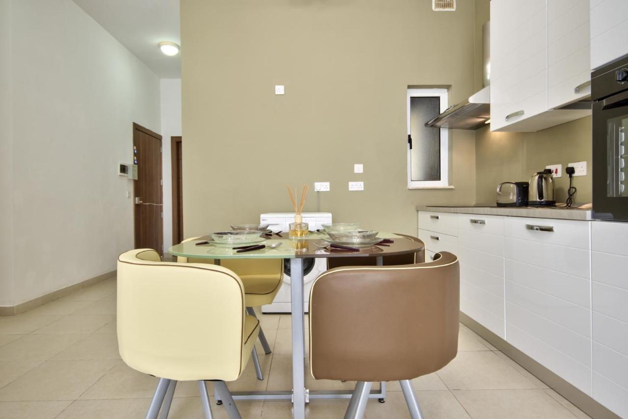 Azure Haven - Gzira Apartments And Penthouse By Shortletsmalta エクステリア 写真
