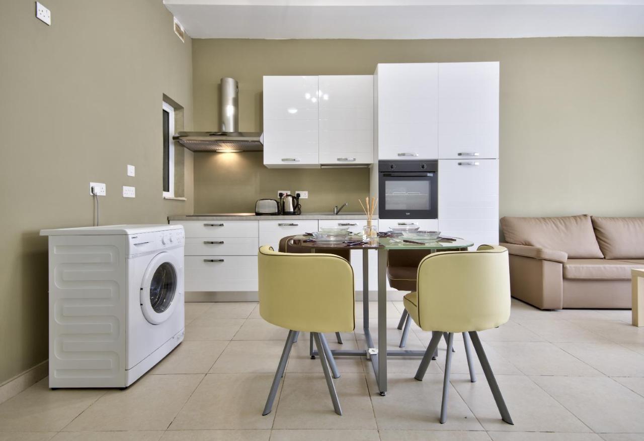 Azure Haven - Gzira Apartments And Penthouse By Shortletsmalta エクステリア 写真
