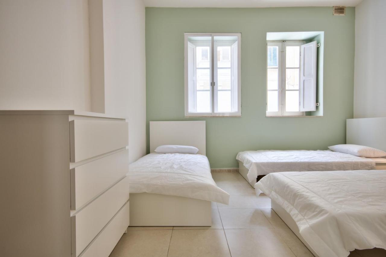 Azure Haven - Gzira Apartments And Penthouse By Shortletsmalta エクステリア 写真
