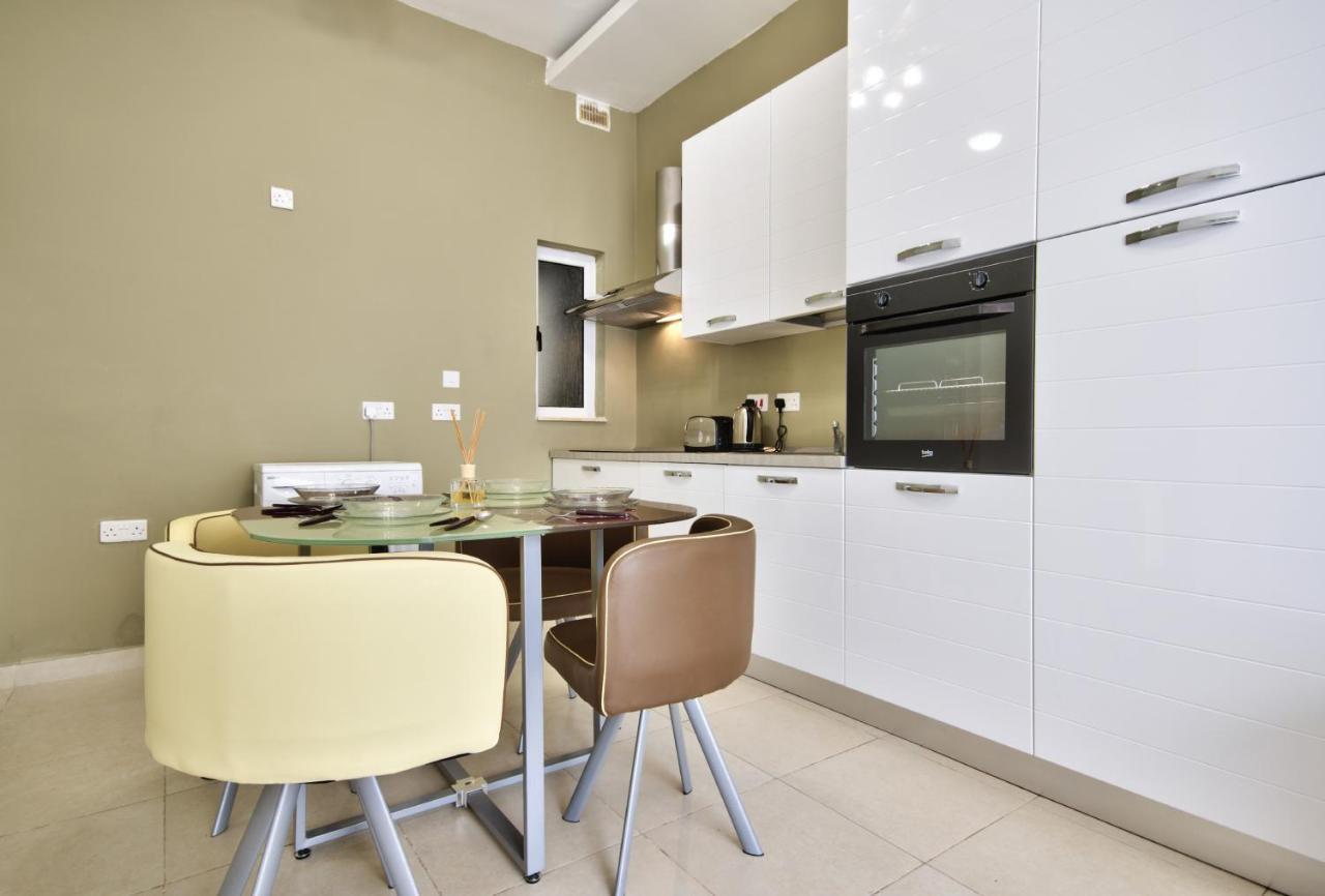 Azure Haven - Gzira Apartments And Penthouse By Shortletsmalta エクステリア 写真