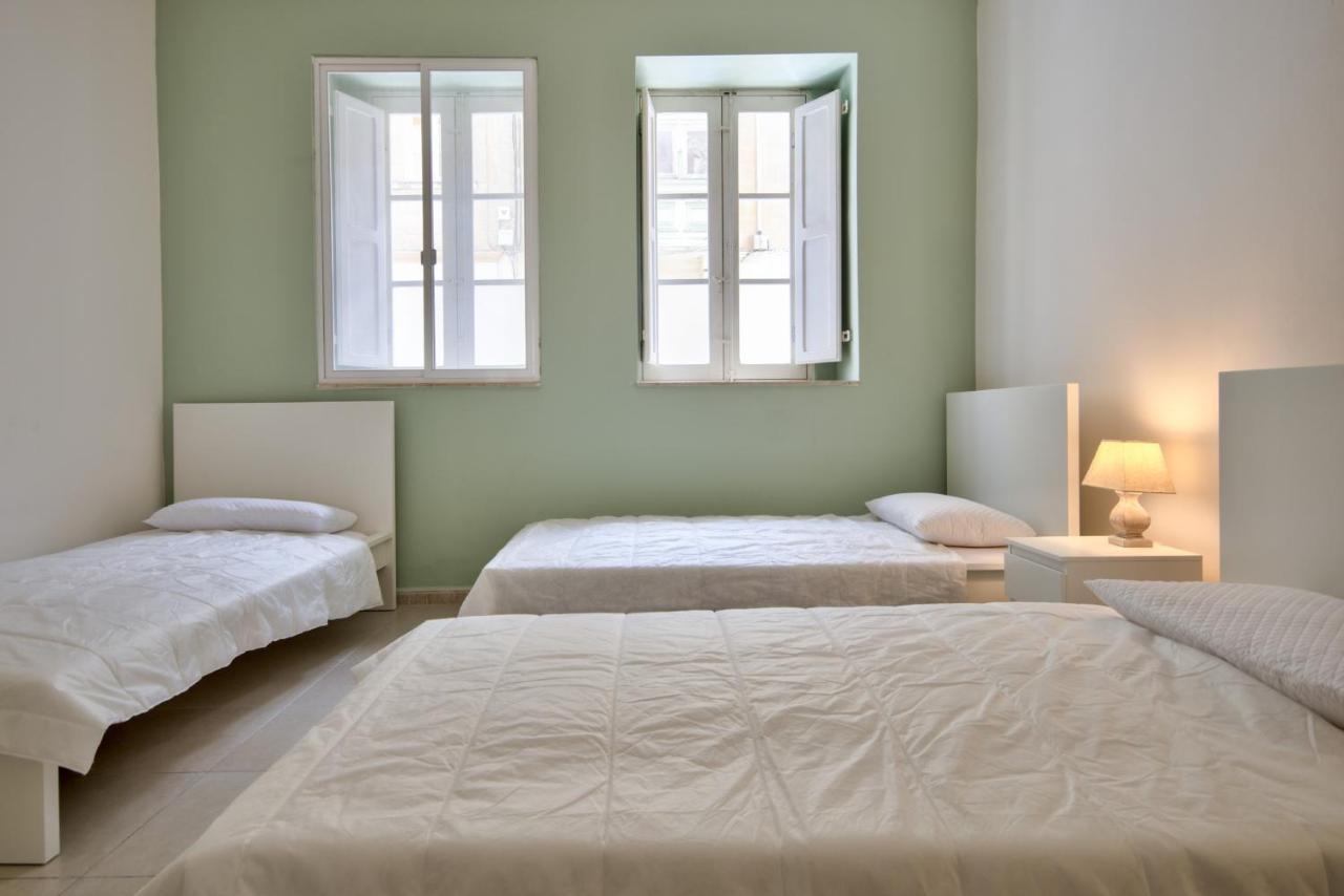 Azure Haven - Gzira Apartments And Penthouse By Shortletsmalta エクステリア 写真