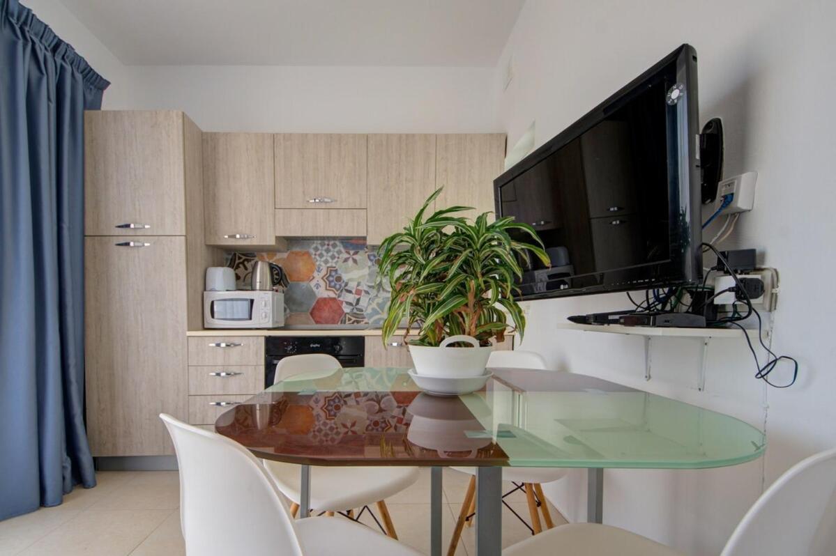Azure Haven - Gzira Apartments And Penthouse By Shortletsmalta 部屋 写真
